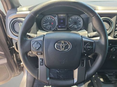 Used 2020 Toyota Tacoma TRD Sport AWD/4WD image 21