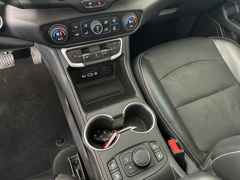 Used 2022 GMC Terrain SLT w/ Infotainment Package II image 20