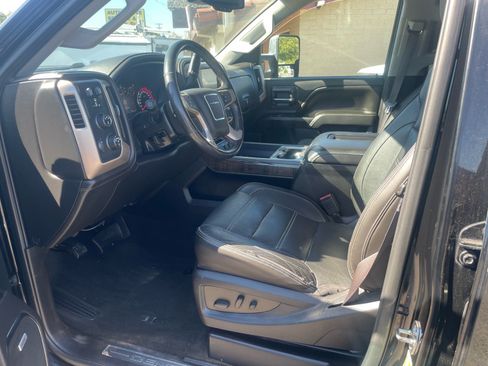 Used 2016 GMC Sierra 2500 Denali w/ Duramax Plus Package AWD/4WD image 10