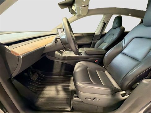 Used 2023 Tesla Model Y Long Range image 17