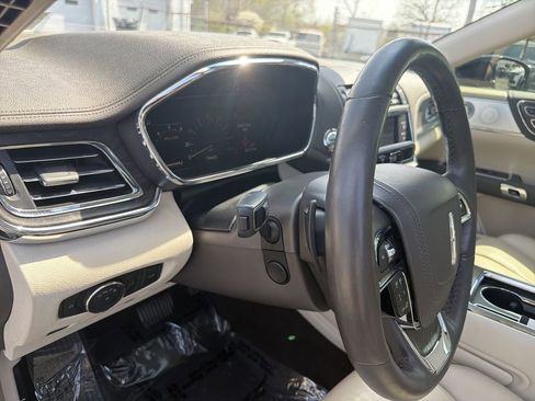 Used 2019 Lincoln Continental Reserve image 20