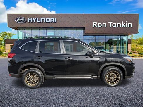 Used 2021 Subaru Forester Limited image 8