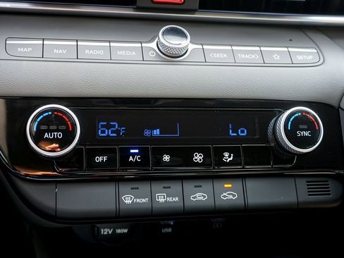 Used 2024 Hyundai Elantra SEL image 14