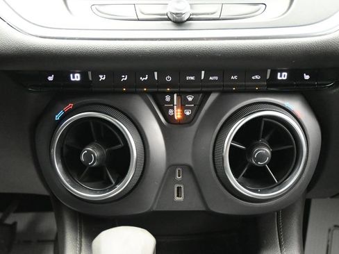 Used 2021 Chevrolet Blazer LT FWD image 17