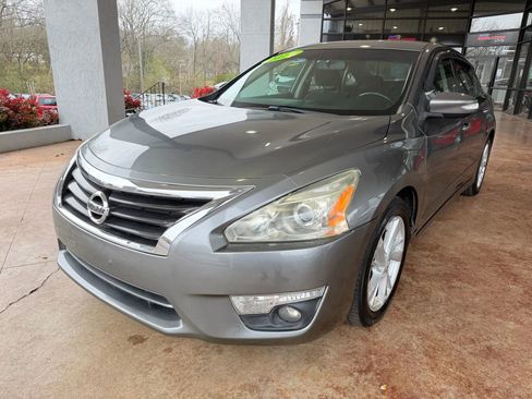 Used 2014 Nissan Altima 2.5 SV w/ Convenience Package FWD image 4