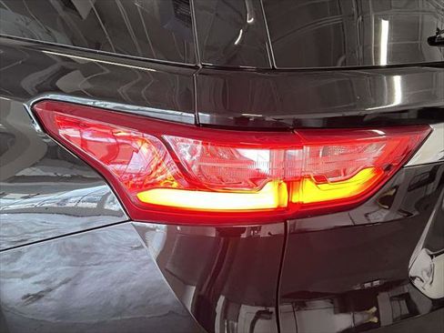 Used 2021 Chevrolet Traverse High Country image 10