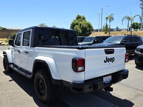 Used 2021 Jeep Gladiator Sport AWD/4WD image 3