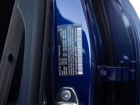 Certified 2026 Porsche Macan AWD/4WD image 29