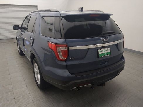 Used 2018 Ford Explorer XLT FWD image 6