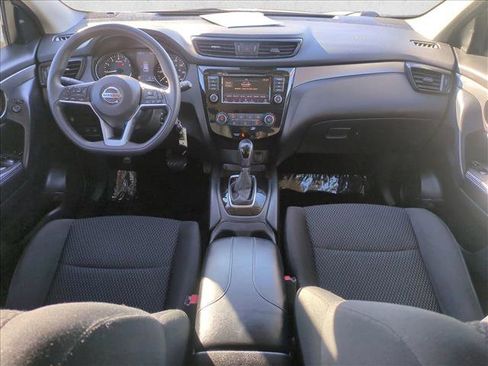 Used 2020 Nissan Rogue Sport S image 17