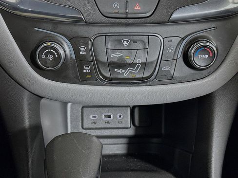 Used 2023 Chevrolet Equinox LS image 16