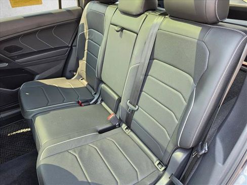 Used 2022 Volkswagen Tiguan SEL R-Line AWD/4WD image 18