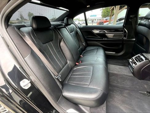 Used 2019 BMW 740i w/ M Sport Package image 25