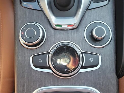 Used 2022 Alfa Romeo Giulia Ti image 24