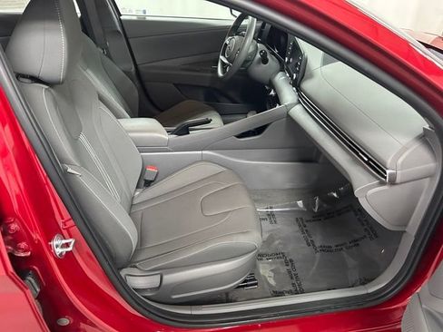 Used 2023 Hyundai Elantra SEL w/ Preferred Accessory Package FWD image 13