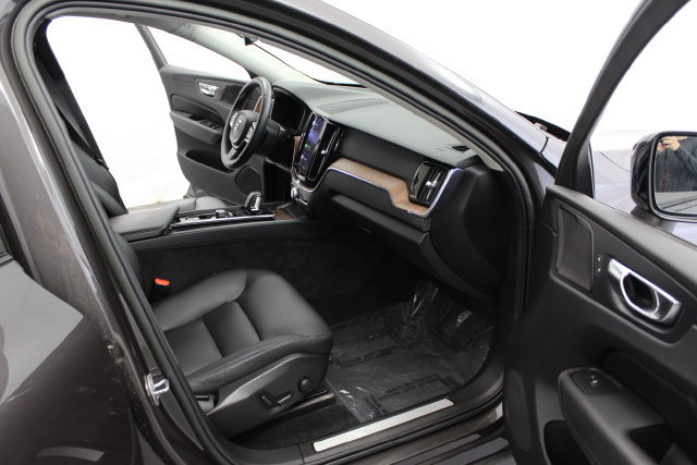 Used 2023 Volvo XC60 B5 Plus w/ Protection Package Premier AWD/4WD image 19