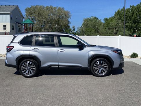 Certified 2025 Subaru Forester Touring AWD/4WD image 7