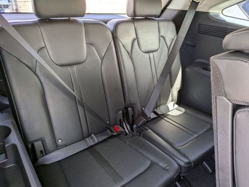 Used 2024 Kia Sorento S image 29