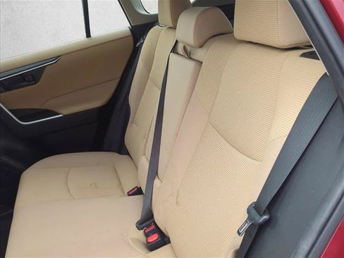 Used 2021 Toyota RAV4 LE FWD image 21