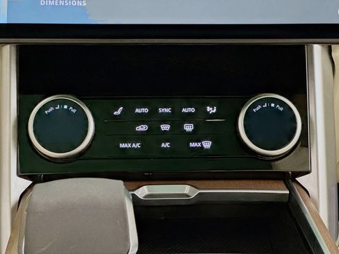 Used 2023 Land Rover Range Rover SE image 13