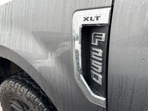 Used 2022 Ford F250 XLT w/ Black Appearance Package image 6