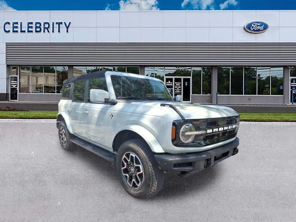 Used 2024 Ford Bronco Outer Banks AWD/4WD image 1