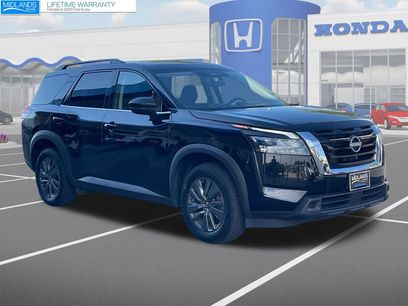 Used 2024 Nissan Pathfinder SV