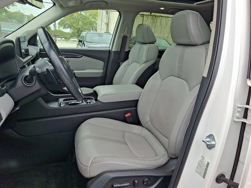 Certified 2023 Honda Pilot Touring image 13