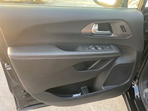 New 2026 Chrysler Pacifica Select image 18