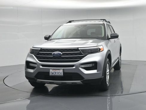 Certified 2021 Ford Explorer XLT w/ Equipment Group 202A AWD/4WD image 61