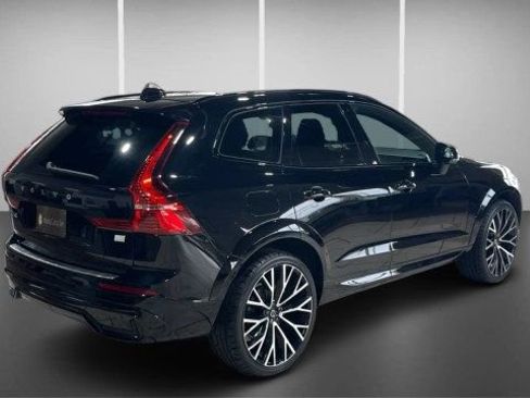 Used 2022 Volvo XC60 T8 R-Design w/ Advanced Package image 5