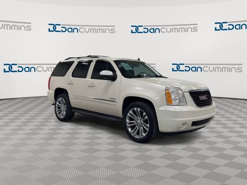 Used 2012 GMC Yukon SLT w/ SLT-2 Equipment Package image 2