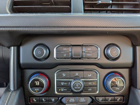 Used 2023 Chevrolet Suburban Premier image 23