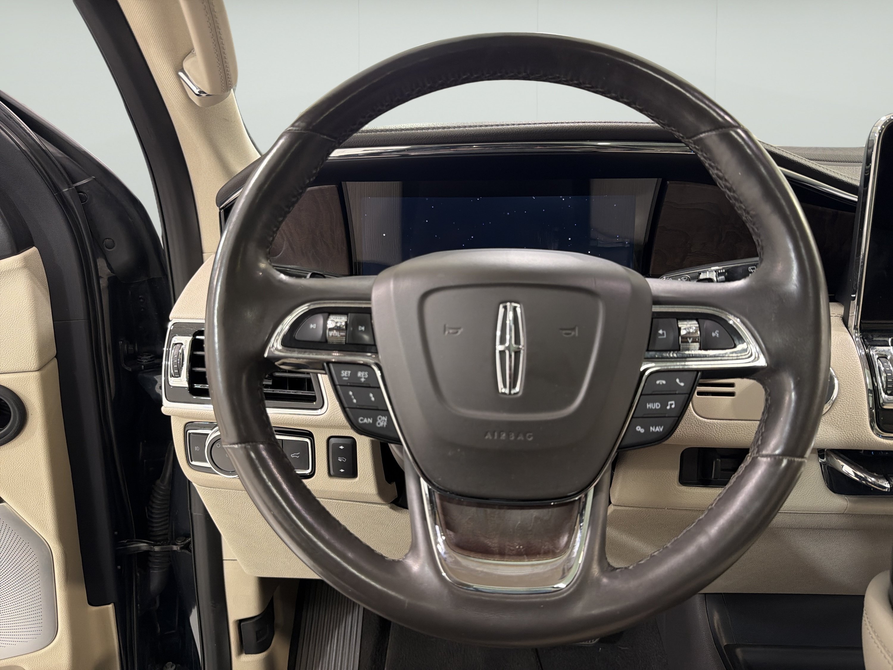 Used 2021 Lincoln Navigator Reserve w/ Luxury Package AWD/4WD image 16