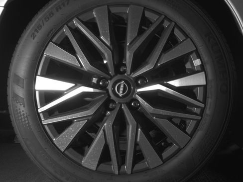 Used 2025 Nissan Altima 2.5 SV FWD image 14