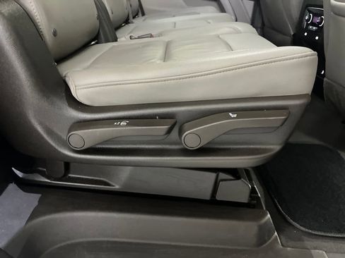 Used 2021 Chevrolet Suburban LT AWD/4WD image 58