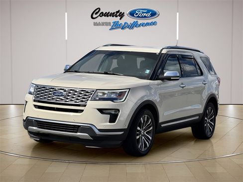 Used 2018 Ford Explorer Platinum image 2