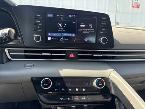 Used 2022 Hyundai Elantra SEL FWD image 26
