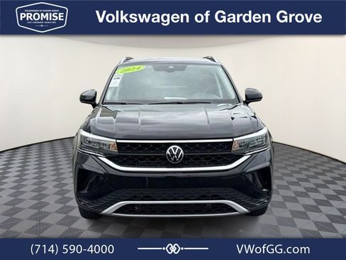 Used 2024 Volkswagen Taos SE FWD image 4