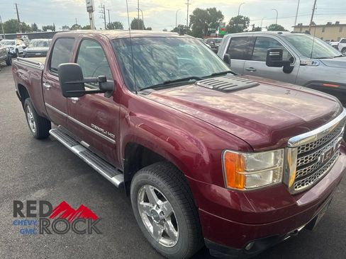 Used 2014 GMC Sierra 2500 Denali w/ Suspension Package, Off-Road AWD/4WD image 8