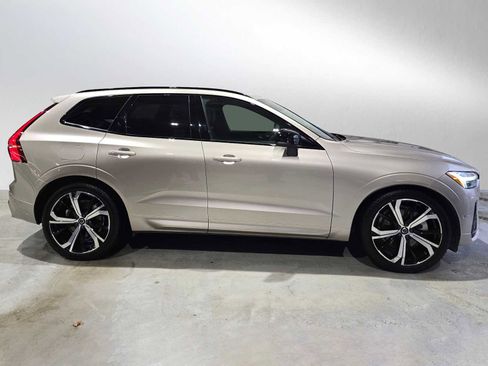 Used 2023 Volvo XC60 T8 Ultimate image 2