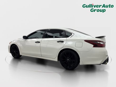 Used 2017 Nissan Altima 2.5 SR w/ Midnight Edition Package FWD image 4