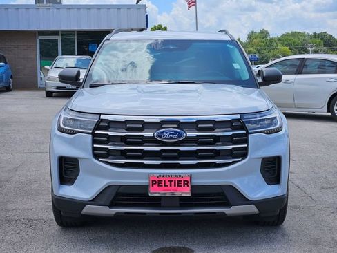 Used 2025 Ford Explorer Active RWD image 2