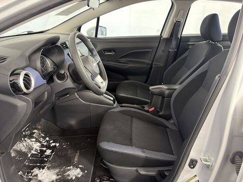Used 2023 Nissan Versa SV image 6