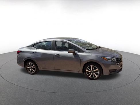 Used 2025 Nissan Versa SV image 2