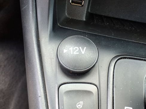 Used 2018 Ford Focus SE w/ Cold Weather Package FWD image 20