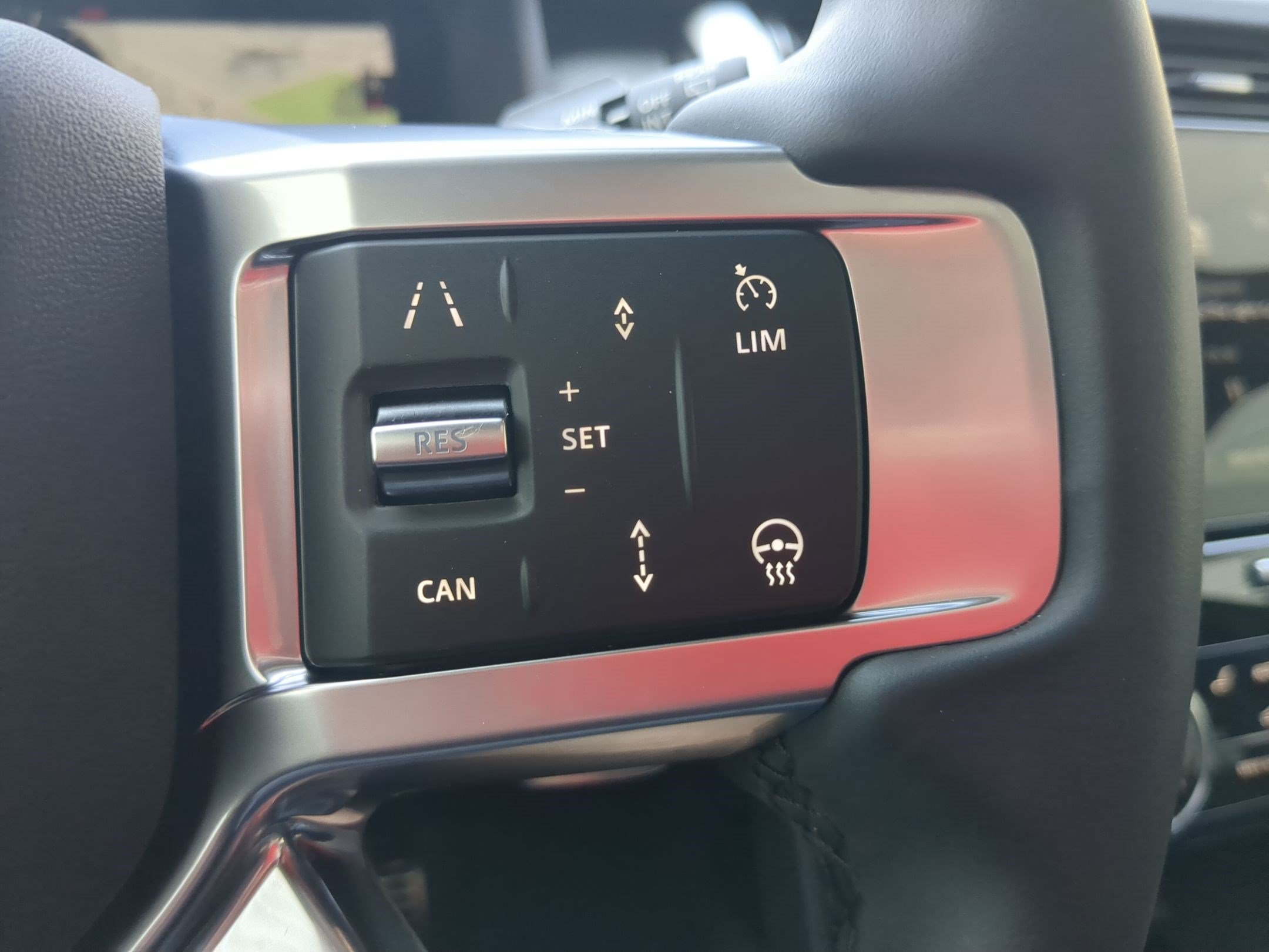 Used 2026 Land Rover Discovery Dynamic SE AWD/4WD image 19