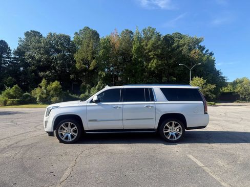 Used 2016 Cadillac Escalade ESV Luxury AWD/4WD image 4