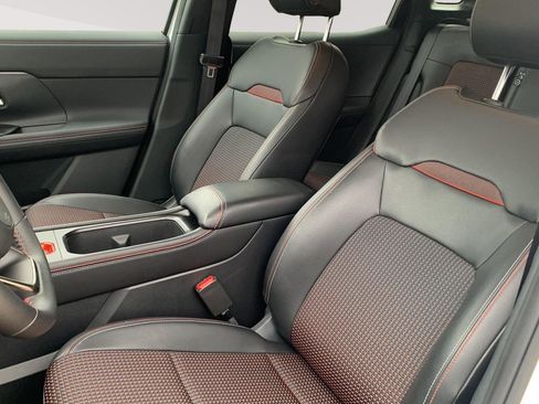 Used 2025 Nissan Kicks SR image 18