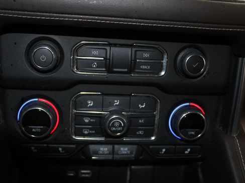 Used 2022 Chevrolet Tahoe LT w/ Luxury Package image 33